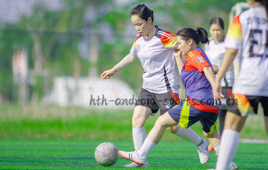 两个版本的安卓客户端数据面板界面对比，画面中无人物出现